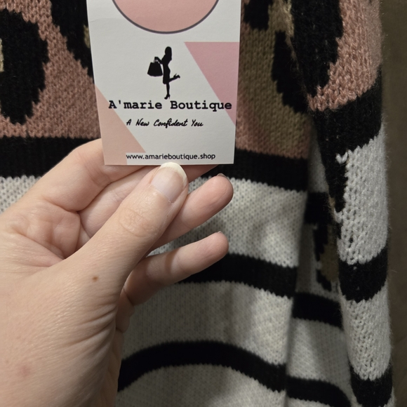 💰4 for 15💰 NWT Pink Leopard Print Sweater with Stripes Small - Picture 3 of 4